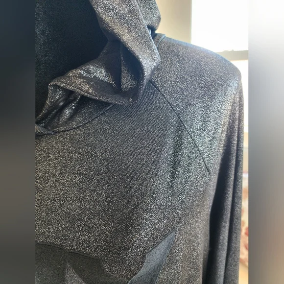 Beyonce Ivy Park Black Metallic Silver Crop Hoodie size M - Picture 2 of 7